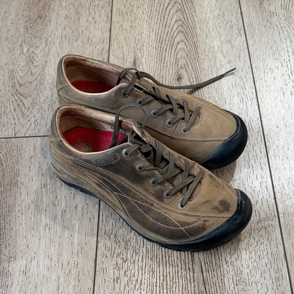 Keen Women's Tan and Black Lace-Up Casual Sneakers